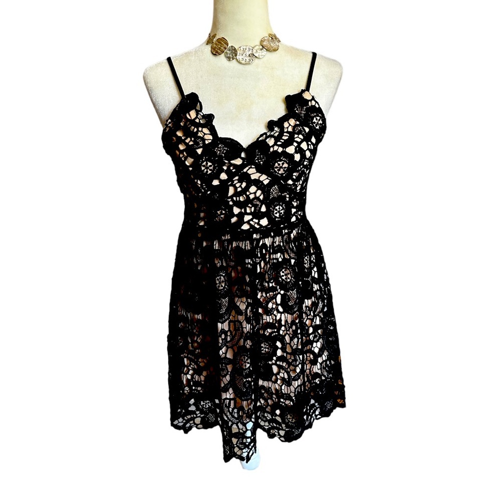 🌻 Privy Nude Lace Sundress